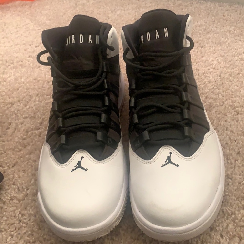 Men's Jordan Max Aura Sneakers